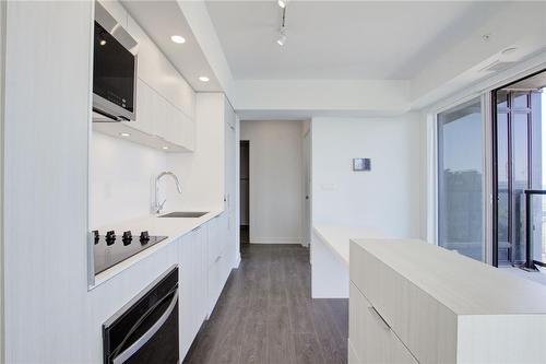 370 Martha Street|Unit #607, Burlington, ON - Indoor Photo Showing Kitchen With Upgraded Kitchen