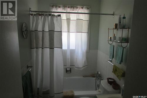 2837 Wascana Street, Regina, SK - Indoor Photo Showing Bathroom