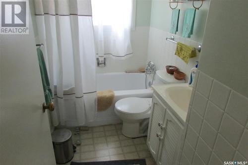 2837 Wascana Street, Regina, SK - Indoor Photo Showing Bathroom