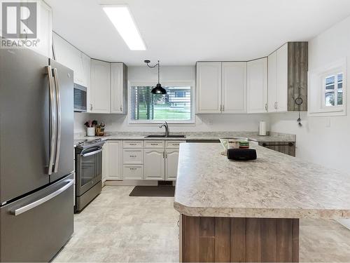 84 Westridge Drive, Williams Lake, BC - Indoor Photo Showing Kitchen With Upgraded Kitchen