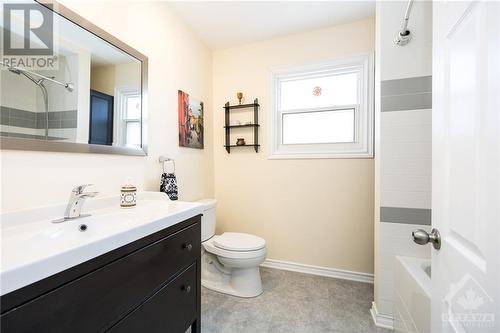 2nd floor bathroom - 120 Mary Street, Carleton Place, ON - Indoor Photo Showing Bathroom