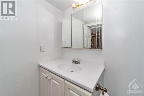 969 Beaudry Street, Ottawa, ON - Indoor Photo Showing Bathroom