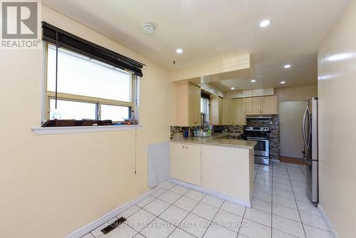 7714 Redstone Road, Mississauga, ON - Indoor Photo Showing Kitchen