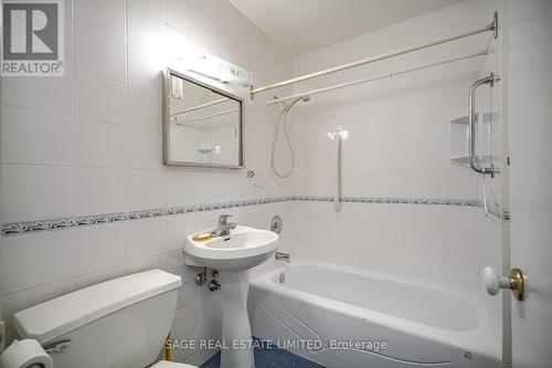 704 - 575 Avenue Road, Toronto (Yonge-St. Clair), ON - Indoor Photo Showing Bathroom