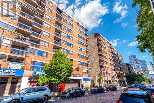 808 - 105 Mccaul Street, Toronto (Kensington-Chinatown), ON - Outdoor