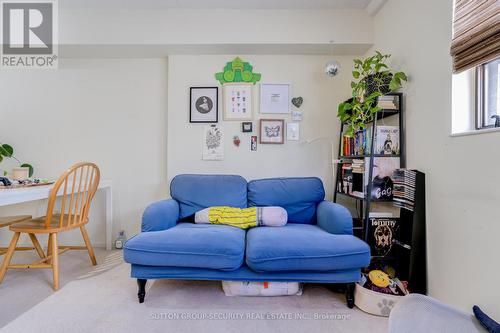 808 - 105 Mccaul Street, Toronto (Kensington-Chinatown), ON - Indoor Photo Showing Living Room