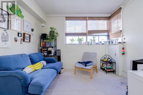 808 - 105 Mccaul Street, Toronto (Kensington-Chinatown), ON - Indoor Photo Showing Living Room