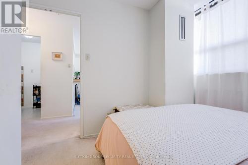 808 - 105 Mccaul Street, Toronto (Kensington-Chinatown), ON - Indoor Photo Showing Bedroom