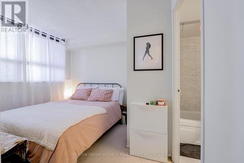 808 - 105 Mccaul Street, Toronto (Kensington-Chinatown), ON - Indoor Photo Showing Bedroom