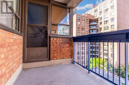 808 - 105 Mccaul Street, Toronto (Kensington-Chinatown), ON - Outdoor With Exterior