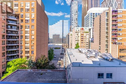 808 - 105 Mccaul Street, Toronto (Kensington-Chinatown), ON - Outdoor With Facade