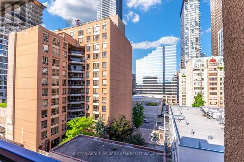 808 - 105 Mccaul Street, Toronto (Kensington-Chinatown), ON - Outdoor With Facade