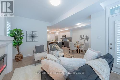 945 Bamford Terrace, Peterborough, ON - Indoor Photo Showing Living Room