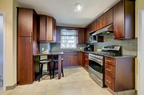 1 Bryant Court, Hamilton, ON - Indoor Photo Showing Kitchen