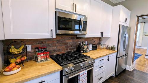 428 King William Street, Hamilton, ON - Indoor Photo Showing Kitchen With Stainless Steel Kitchen