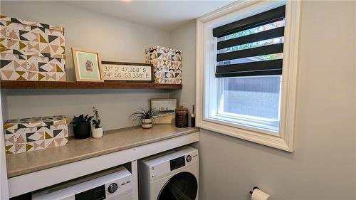 428 King William Street, Hamilton, ON - Indoor Photo Showing Laundry Room