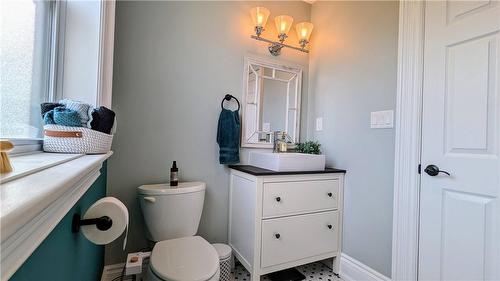 428 King William Street, Hamilton, ON - Indoor Photo Showing Bathroom