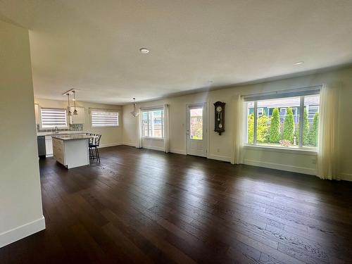 1516 Rosewood Lane, Castlegar, BC - Indoor Photo Showing Living Room