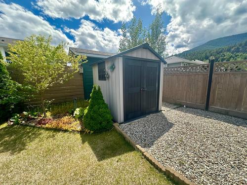 1516 Rosewood Lane, Castlegar, BC - Outdoor