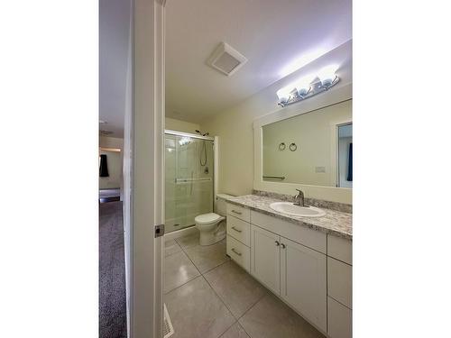 1516 Rosewood Lane, Castlegar, BC - Indoor Photo Showing Bathroom