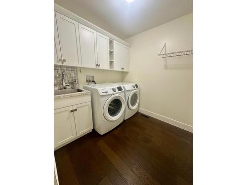 1516 Rosewood Lane, Castlegar, BC - Indoor Photo Showing Laundry Room