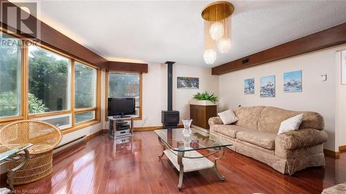 97 Dorena Crescent, Sauble Beach, ON - Indoor Photo Showing Living Room