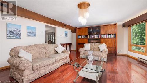 97 Dorena Crescent, Sauble Beach, ON - Indoor Photo Showing Living Room