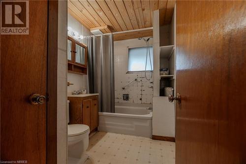 108 Second Avenue W, North Bay, ON - Indoor Photo Showing Bathroom