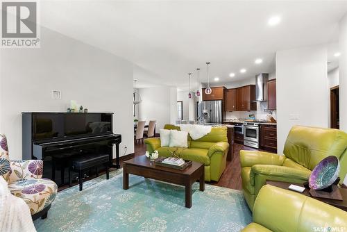 3525 Evans Court, Regina, SK - Indoor Photo Showing Living Room