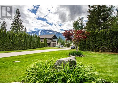 1108 Pineridge Crescent, Revelstoke, BC - Outdoor