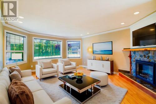 1108 Pineridge Crescent, Revelstoke, BC - Indoor Photo Showing Living Room With Fireplace