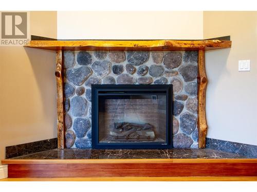 1108 Pineridge Crescent, Revelstoke, BC - Indoor Photo Showing Living Room With Fireplace