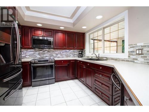 1108 Pineridge Crescent, Revelstoke, BC - Indoor Photo Showing Kitchen