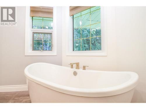 1108 Pineridge Crescent, Revelstoke, BC - Indoor Photo Showing Bathroom