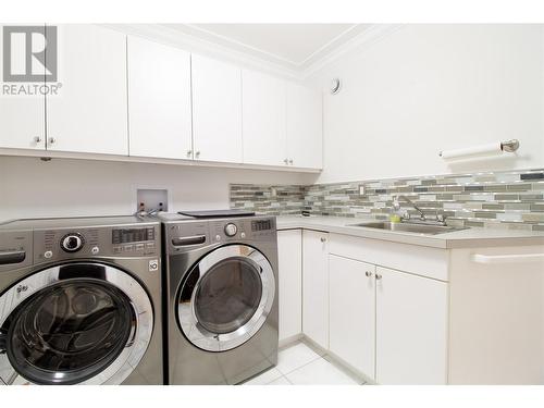 1108 Pineridge Crescent, Revelstoke, BC - Indoor Photo Showing Laundry Room