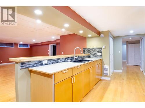 1108 Pineridge Crescent, Revelstoke, BC - Indoor Photo Showing Kitchen With Double Sink