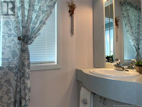 60 Lily Avenue, Edmundston, NB - Indoor Photo Showing Bathroom