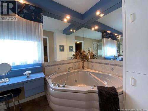 60 Lily Avenue, Edmundston, NB - Indoor Photo Showing Bathroom