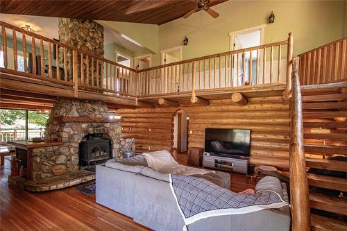 242 Road 9, Oliver, BC - Indoor With Fireplace