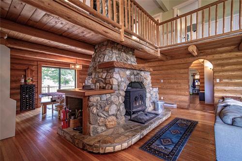 242 Road 9, Oliver, BC - Indoor With Fireplace