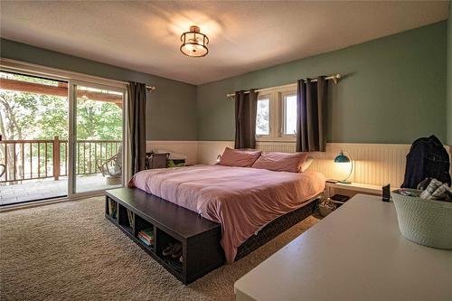 242 Road 9, Oliver, BC - Indoor Photo Showing Bedroom