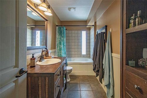 242 Road 9, Oliver, BC - Indoor Photo Showing Bathroom