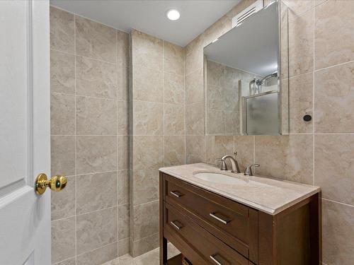 107-2035 Baron Road, Kelowna, BC - Indoor Photo Showing Bathroom