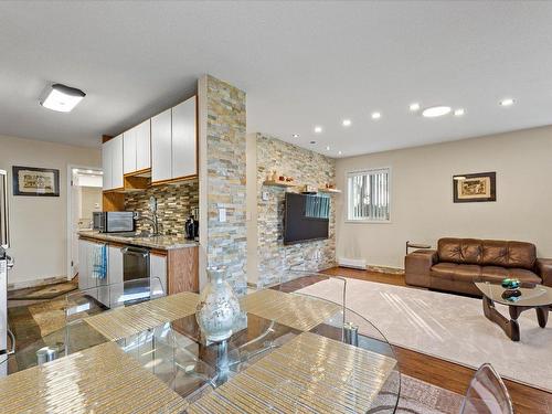 107-2035 Baron Road, Kelowna, BC - Indoor Photo Showing Living Room