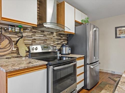 107-2035 Baron Road, Kelowna, BC - Indoor Photo Showing Kitchen