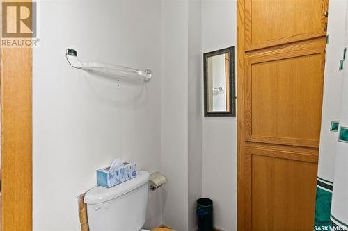 207 4Th Avenue E, Watrous, SK - Indoor Photo Showing Bathroom