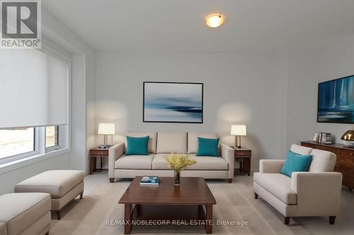 33 Keenan Street, Kawartha Lakes, ON - Indoor Photo Showing Living Room
