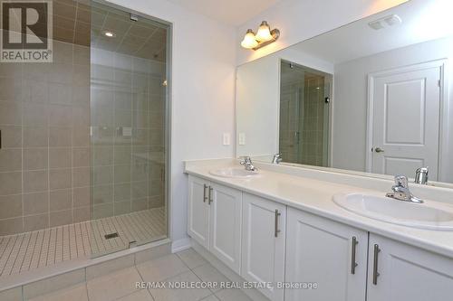 33 Keenan Street, Kawartha Lakes, ON - Indoor Photo Showing Bathroom