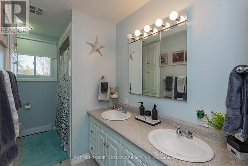 10 Knox Court, North Bay, ON - Indoor Photo Showing Bathroom