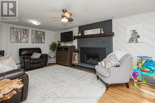 10 Knox Court, North Bay, ON - Indoor Photo Showing Living Room With Fireplace